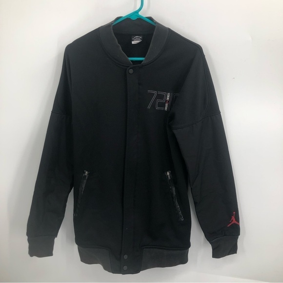 7210 Jordan Men’s Black jacket pho, leather sleeves, size medium